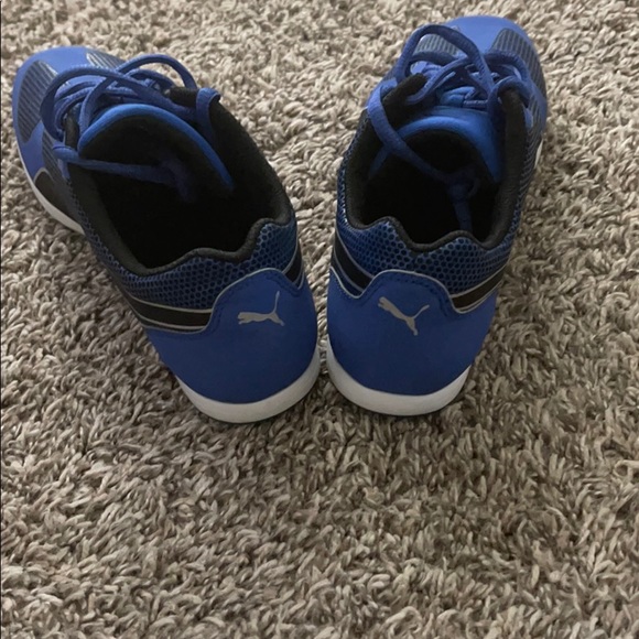 Womens Pumas size 7.5..Fits snug for a 7.5 - Picture 2 of 4